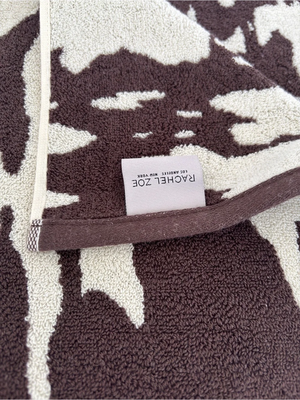 NWT Rachel Zoe Set of 2 Bath Towels Brown and Cream Cowhide Animal Print Cow